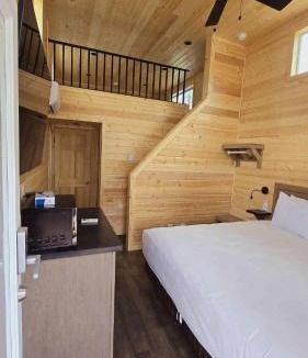 Valle Ski Chalet | 060A Brand New Cozy Cabin with Loft & King bed near Grand Canyon South Rim