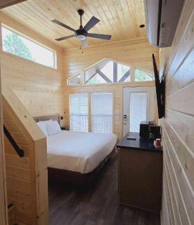 Valle Ski Chalet | 060A Brand New Cozy Cabin with Loft & King bed near Grand Canyon South Rim