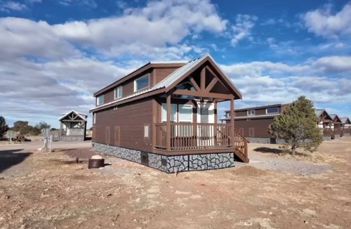 Valle Cabin | 063B Grand Canyon Chalet near South Rim King Bed