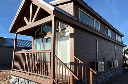 Valle Cabin | 064B Grand Canyon Chalet near South Rim King Bed