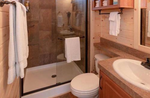 Valle Ski Chalet | 092 Grand Canyon Stargazer Tiny Home 20 Mins to South Rim - Sleeps 8