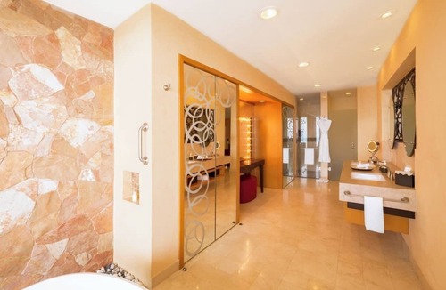 Puerto Vallarta Hotel | 1-bedroom 4 diamond resort in Puerto Vallarta with oceanview, private balcony