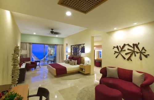 Puerto Vallarta Hotel | 1-bedroom 4 diamond resort in Puerto Vallarta with oceanview, private balcony