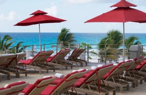 Zona Hotelera Resort | 1-bedroom at Sunset Royal Beach resort in Cancún with fitness room