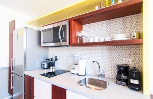 Downtown Condo | 1 Block to Beach, Oceanview Rooftop Pools & Lounge