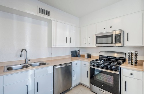 Villages of Green Valley House | 1 BR Townhome + pool access