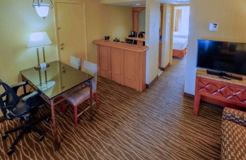 Phoenix Apartment | 1 King Bed|Business,Nsmk, Kitchen