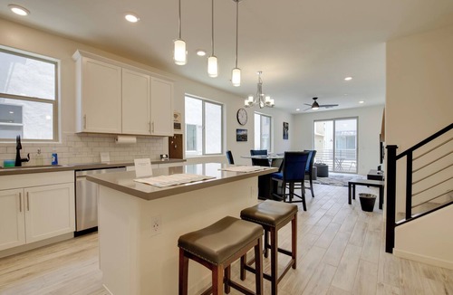 Chandler Condo | 1 Mi to Intel Campus! Chandler Townhome w/Pools