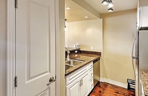 South Scottsdale Condo | < 1 Mi to Old Town! Couples Haven w/Pool Access