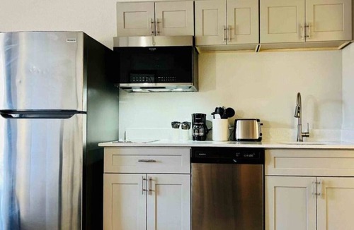 Sierra Vista Apartment | 1 Queen Bed | Non-Smoking, Kitchen, Sofa-Bed