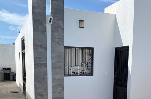 La Paz House | 10 MINUTES FROM THE MALECON DE LA PAZ