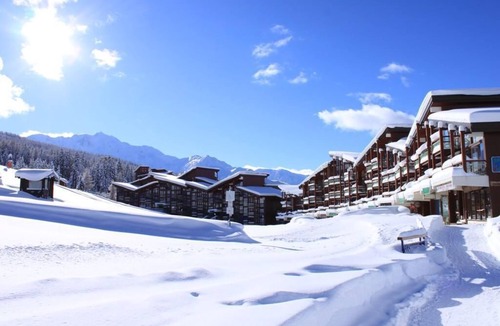 Arc-1800 Apartment | 10m from resort center, 2nd floor, view valley, balcony, tv, 33m², Les Arcs