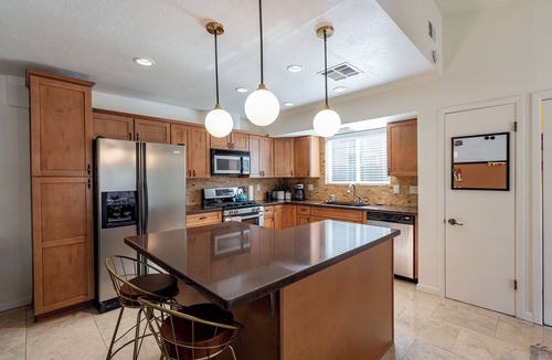 Paradise Valley Village House | 15 Minutes to Scottsdale Serene 3bdrm w/Pool & Hot Tub in vibrant Phoenix
