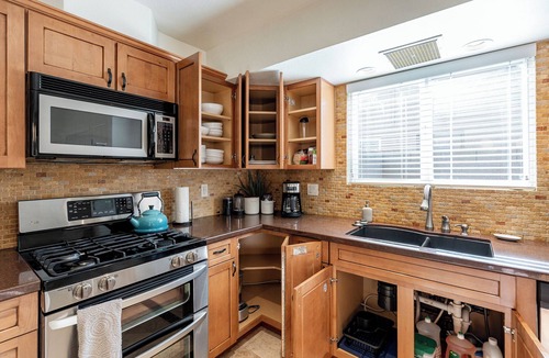 Paradise Valley Village House | 15 Minutes to Scottsdale Serene 3bdrm w/Pool & Hot Tub in vibrant Phoenix
