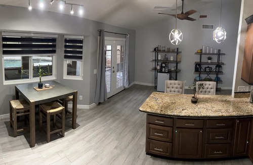 La Buena Vida House | 15 walking minutes to the stadium doors!