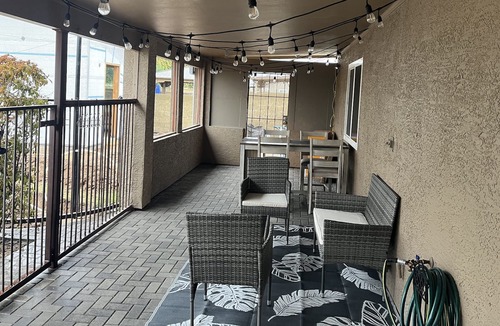 La Buena Vida House | 15 walking minutes to the stadium doors!