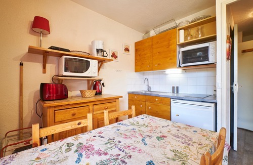 Mont-de-Lans Apartment | 2 Alpes Apartment for 2–4 Guests with Mountain View, Balcony & Wi-Fi
