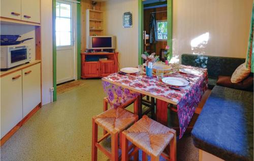 Casalabriva Other | 2 Bedroom Lovely Stacaravan In Casalabriva