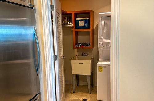 Cozumel Condo | 2 Bedroom condo 2.5 bathroom Full kitchenPool Hot tub Laundry room Gym