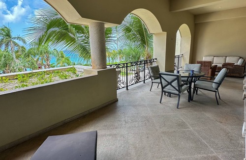 Cozumel Condo | 2 Bedroom condo 2.5 bathroom Full kitchenPool Hot tub Laundry room Gym