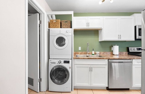 Camelback East Apartment | 2 bedroom uptown apartment