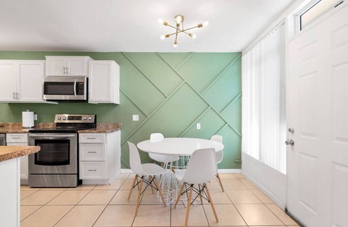 Camelback East Apartment | 2 bedroom uptown apartment
