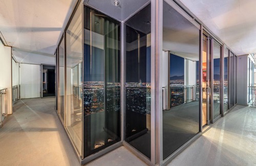 Las Vegas Condo | 2 Bedrooms- Stunning Strip View- Pool Table- Retro Arcade-3 King Beds-38th Floor