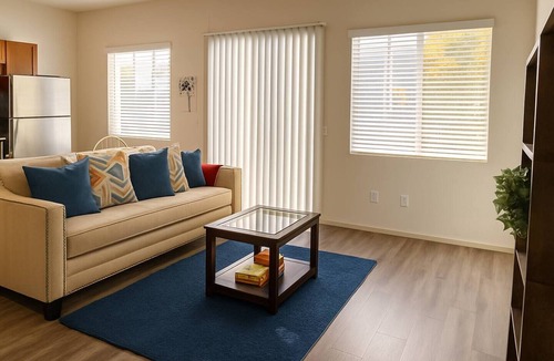Phoenix House | 2 BR Villa Dog Park Lake WiFi Laundry Pool