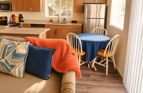 Phoenix House | 2 BR Villa Dog Park Lake WiFi Laundry Pool