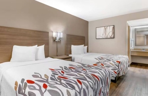 Tucson Hotel | 2 Comfy Room Near Tucson Expo Center w/Pool
