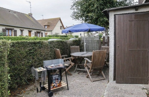 Courseulles-sur-Mer Apartment | 2* COURSEULLES/MER Apart BALCONY COURTYARD BBQ GARDEN SALON WIFI GARDEN VIEW.