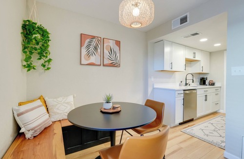 South Scottsdale House | 2 Mi to Old Town: Home w/Pool Access & Patio