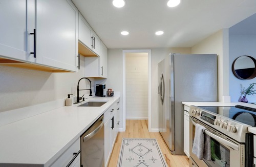 South Scottsdale House | 2 Mi to Old Town: Home w/Pool Access & Patio