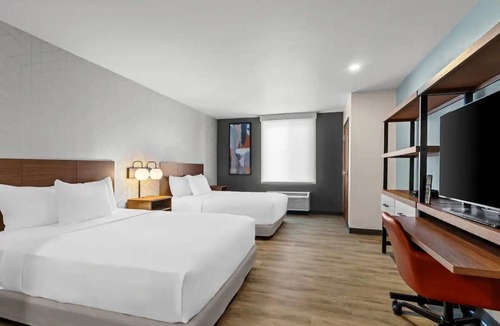 Temecula Hotel | 2 Pet-Friendly Suites Perfect for Wine Country Travelers | Free Parking