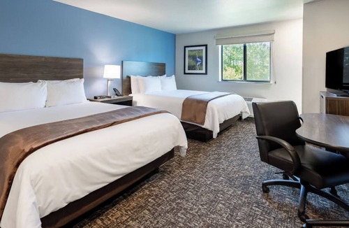 Sundance Hotel | 2 Queen Beds + Recliner | Full Kitchenette | Pet-Friendly | Free Parking