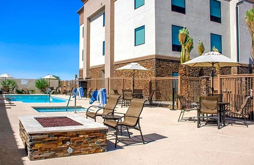 Parker Hotel | 2-Star Hotel ∙ Hampton Inn Parker, AZ