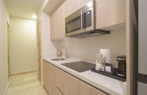 Downtown Hotel | 2 Stylish & Modern Suites Close to Beach + Downtown Scenes to Explore + Pool