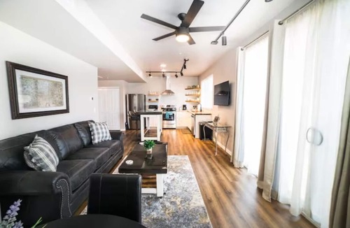 Southside Apartment | 202 - The Lofts, by Flagtown, 1 bed,1bath, community hot tub
