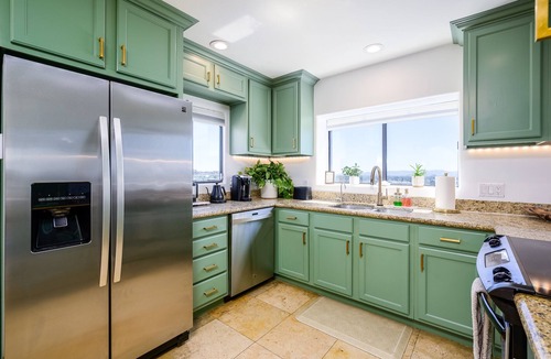 New Northtown Condo | 270° City/Mountain views!