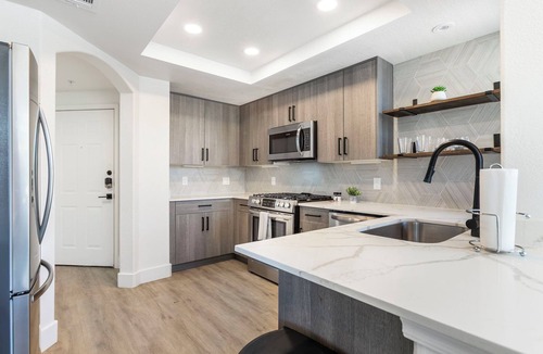 Desert Paradise Estates Apartment | 2BR CozySuites at Kierland Commons with pool #08