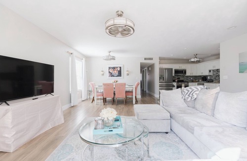 Downtown Phoenix House | 2BR Downtown Retreat - Jetted Tub & Private Stay!