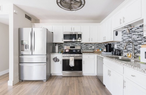 Downtown Phoenix House | 2BR Downtown Retreat - Jetted Tub & Private Stay!