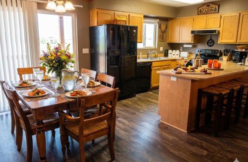 Pinetop House | 2BR Gated Escape With A Pool And Walk to Dining and Trails