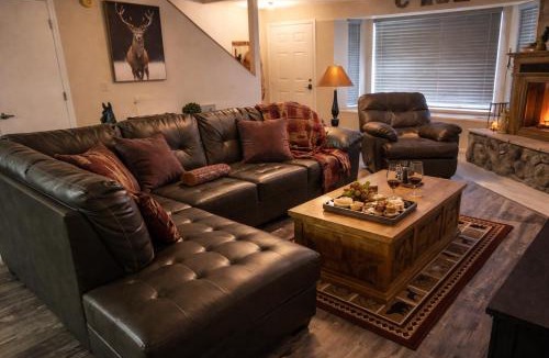 Pinetop House | 2BR Gated Escape With A Pool And Walk to Dining and Trails