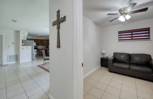 Pharr House | 2BR Home Backyard Community Pool Near Arena