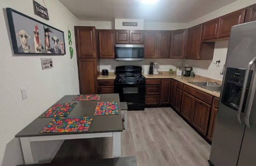 Tucson House | 3-bedroom house in adorable Tucson with cool AC comfort-Casa la charrita