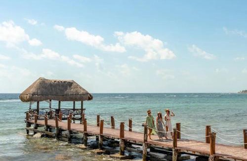 Akumal House | 3 Bedroom Jungle Vibes Condo in Akumal Beach Access Rooftop Pools