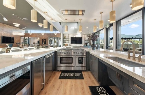 North Mountain House | 3-bedroom townhome in adorable Phoenix with cool AC and gym access