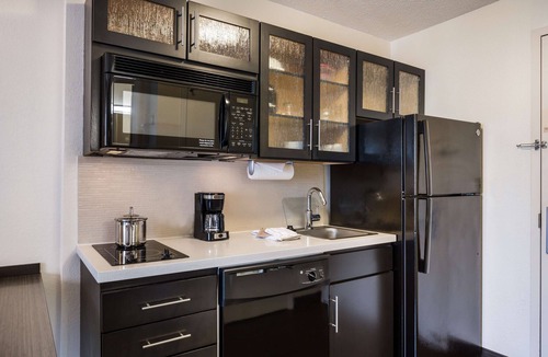 Irvine House | 3 Convenient Units! Fully Equipped Kitchen, Pets Allowed, Onsite Parking!