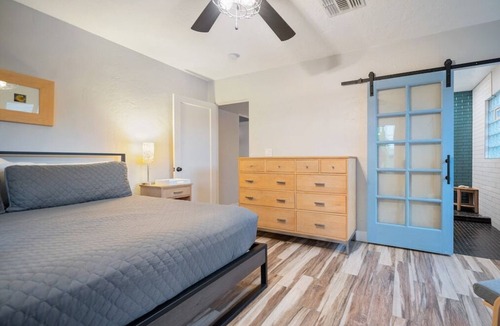 Coronado House | 3 KING beds, Open Concept, Shaded Lounge outside, Fenced Yard, Pet Friendly